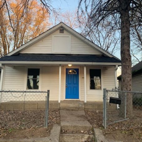 residential property with front yard